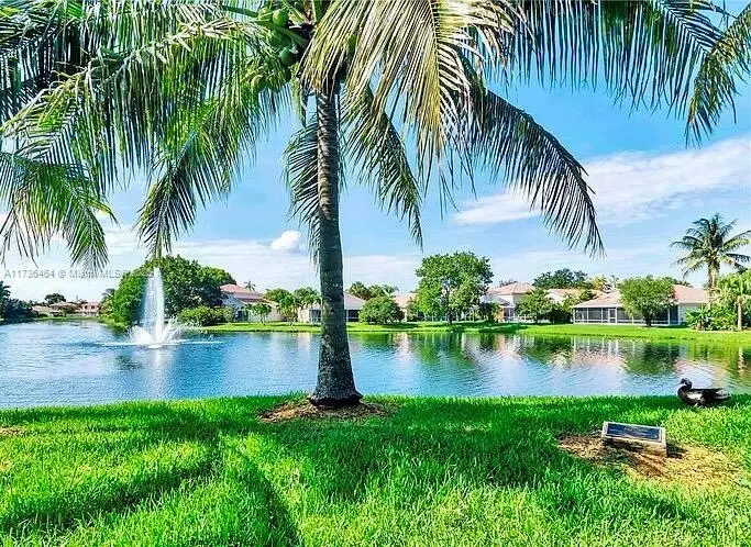 38 Gables Blvd, Weston, FL 33326 - Image #2