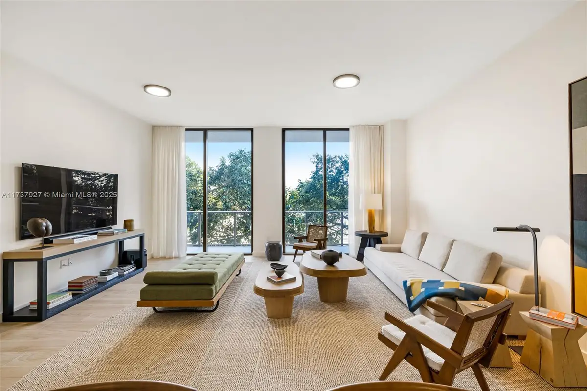 2678 Tigertail Ave #302, Coconut Grove, FL 33133 - Image #1