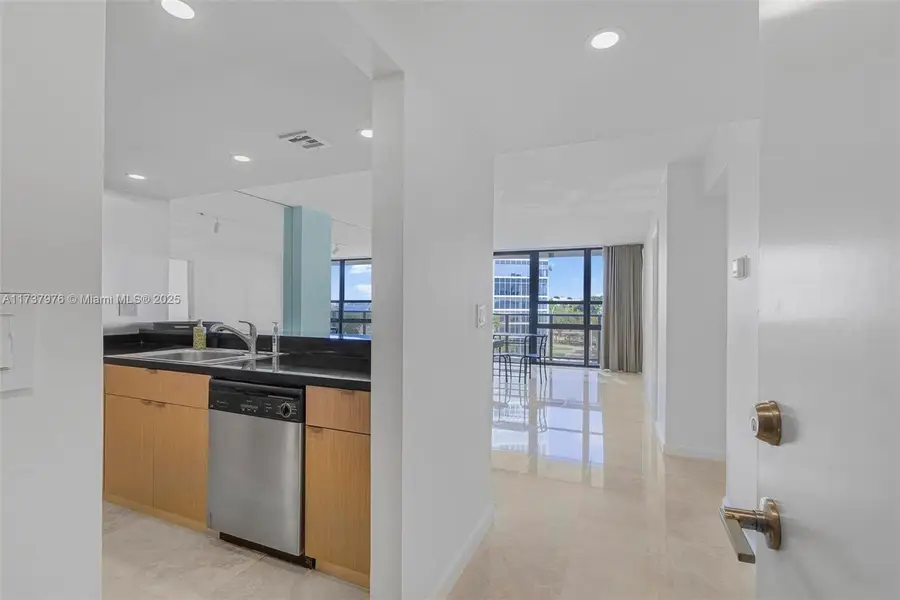 600 NE 36th St #414, Miami, FL 33137 - #3