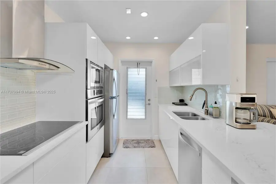 2340 NE 9th St #209, Fort Lauderdale, FL 33304 - #3