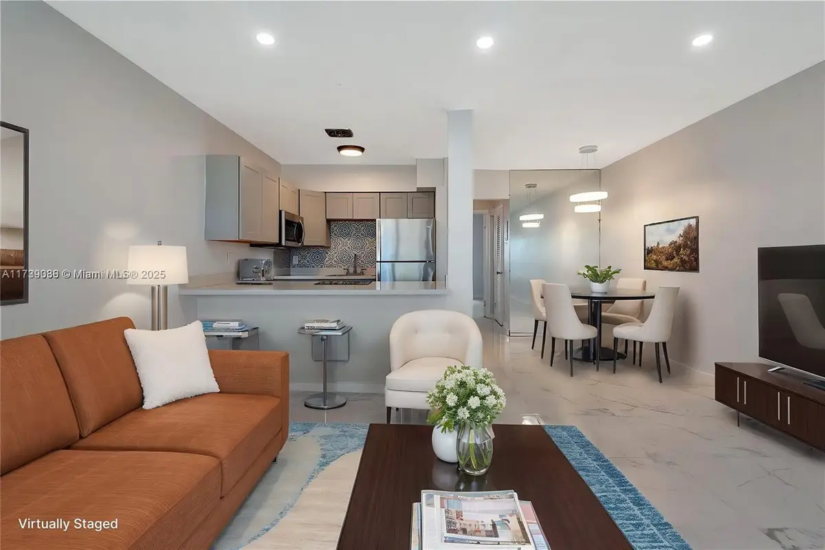 820 SW 11th Ave #14B, Hallandale Beach, FL 33009 - Image #1