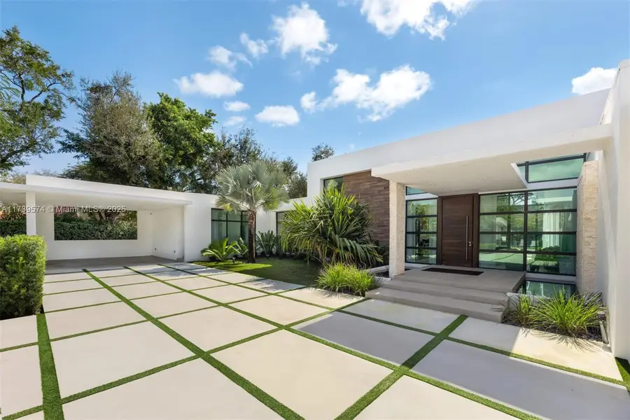 6830 SW 104th St, Pinecrest, FL 33156 - Image #2