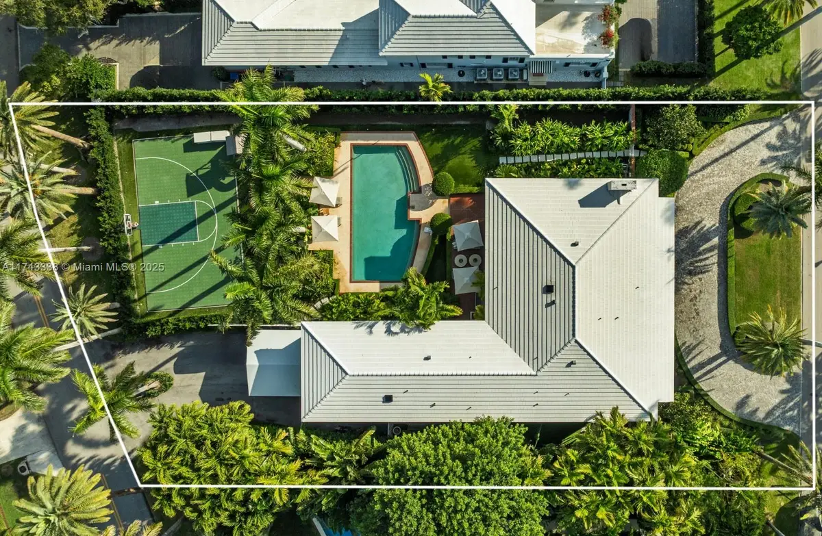 6655 Pinetree Ln, Miami Beach, FL 33141 - Image #1