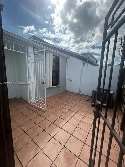 2121 SW 122nd Ct, Miami, FL 33175