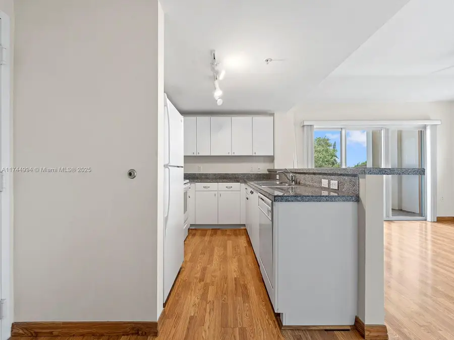 2740 SW 28th Ter #508, Miami, FL 33133 - Image #2