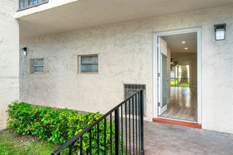 8901 S Hollybrook Blvd #APT 109, Pembroke Pines, FL 33025 - Image #2