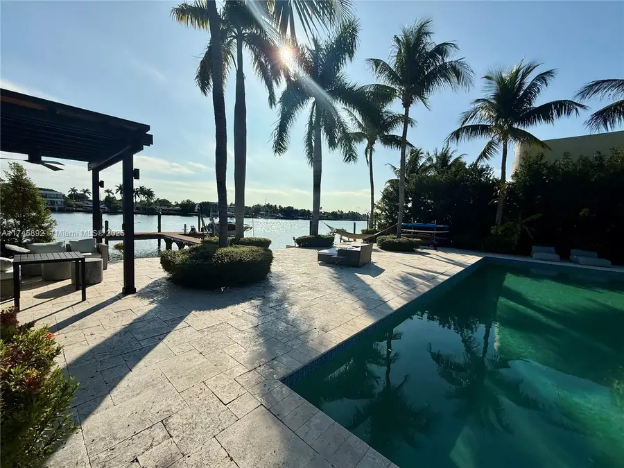 1670 Daytonia Rd, Miami Beach, FL 33141 - Image #2