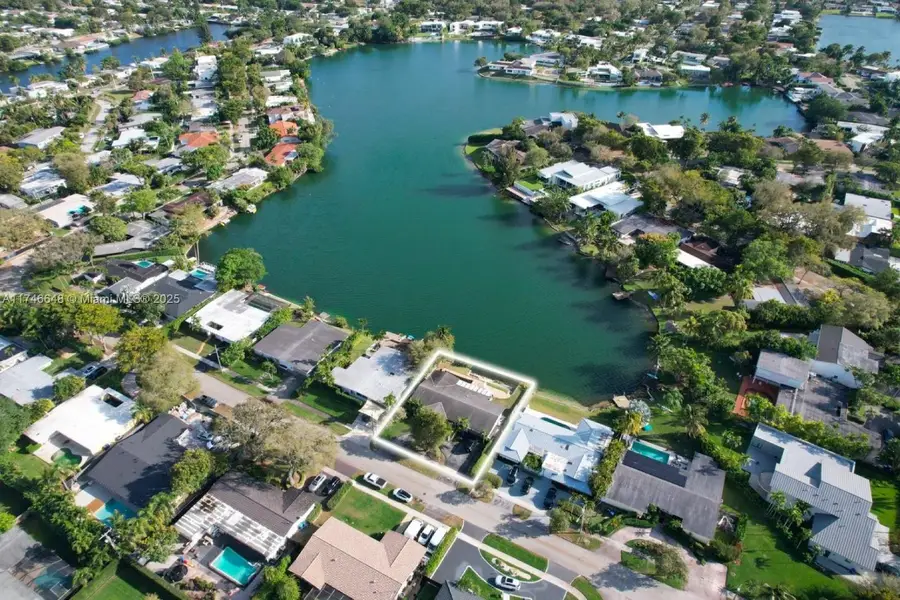 2010 NE 196th Ter, North Miami Beach, FL 33179 - Image #3