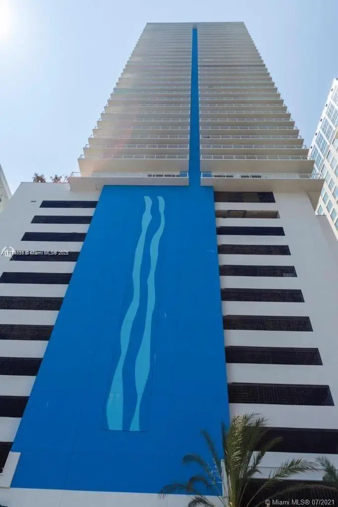1200 Brickell Bay Dr #3924, Miami, FL 33131 - Image #2