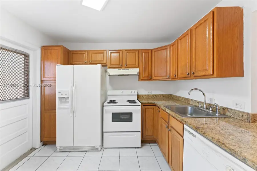 445 NE 195th St #324, Miami, FL 33179 - Image #2