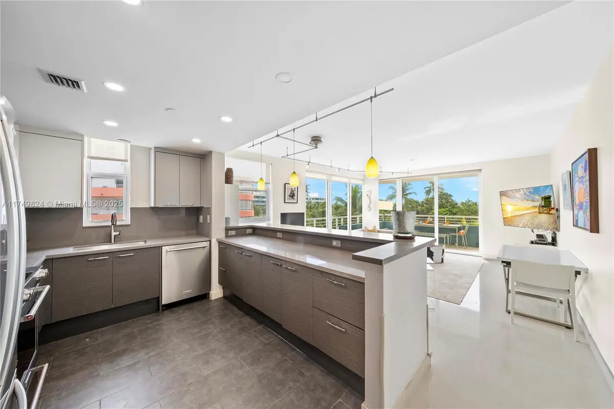 200 Ocean Dr #5D, Miami Beach, FL 33139 - Image #1
