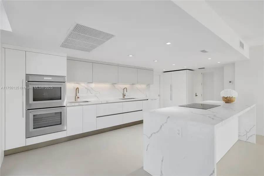 5500 Collins Ave #802, Miami Beach, FL 33140 - #2