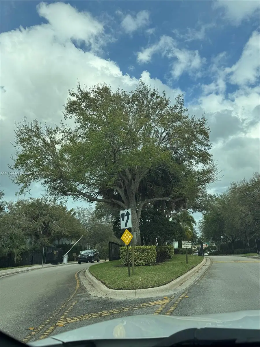 3216 Laurel Ridge Cir, Riviera Beach, FL 33404 - Image #2