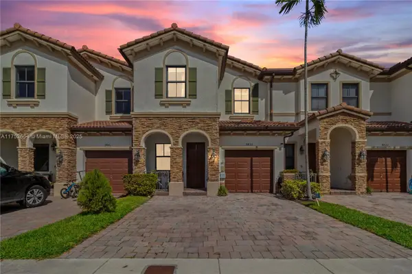 9831 NW 88th Ter, Doral, FL 33178