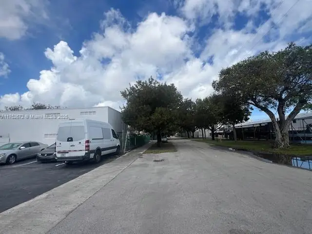 517 NE 2nd Ave, Hallandale Beach, FL 33009 - #2