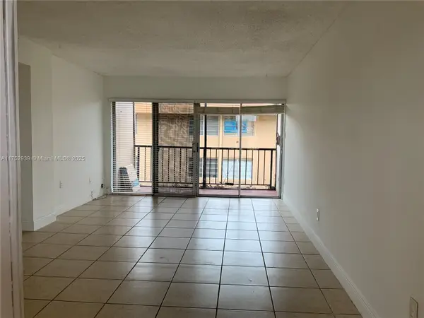 8889 Fontainebleau Blvd #403, Miami, FL 33172