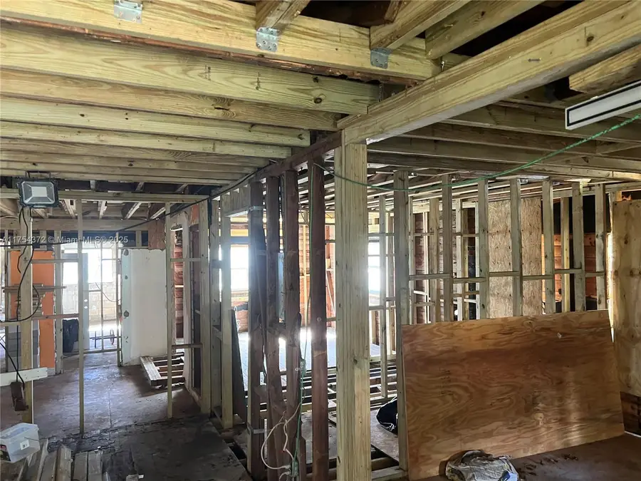 1096 NW 106th St, Miami, FL 33150 - Image #3