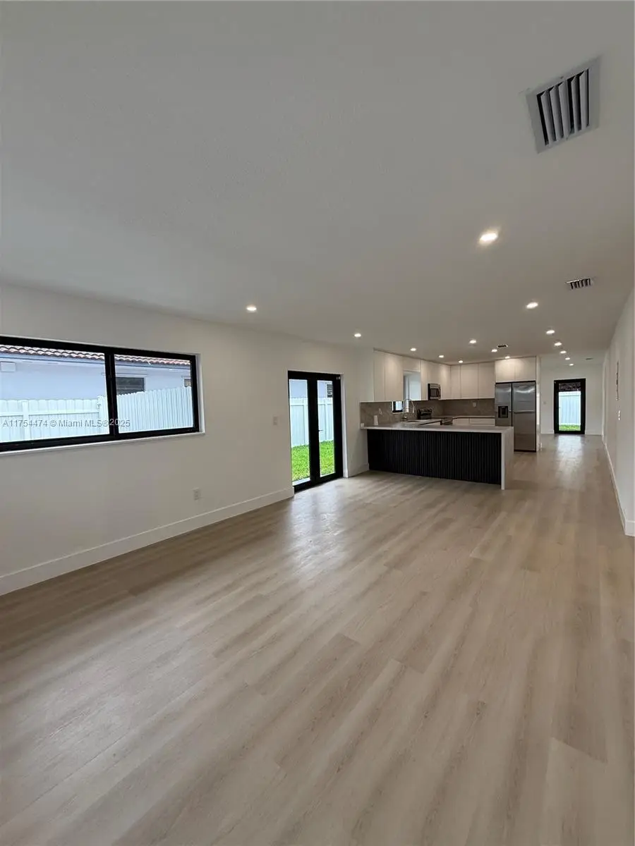 961 W 39th Pl, Hialeah, FL 33012 - #3