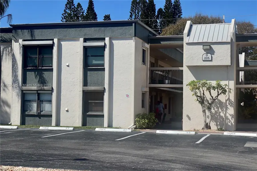 225 SE 10th St #3D, Deerfield Beach, FL 33441 - Image #2