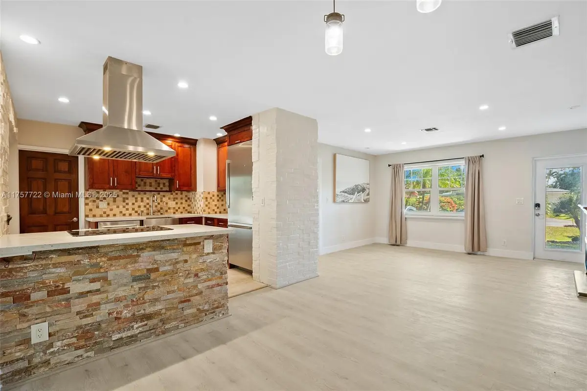 2725 NE 21st Ave, Fort Lauderdale, FL 33306 - Image #1