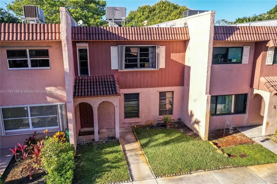 6 Madrid Ln #7-18, Davie, FL 33324 - Image #2