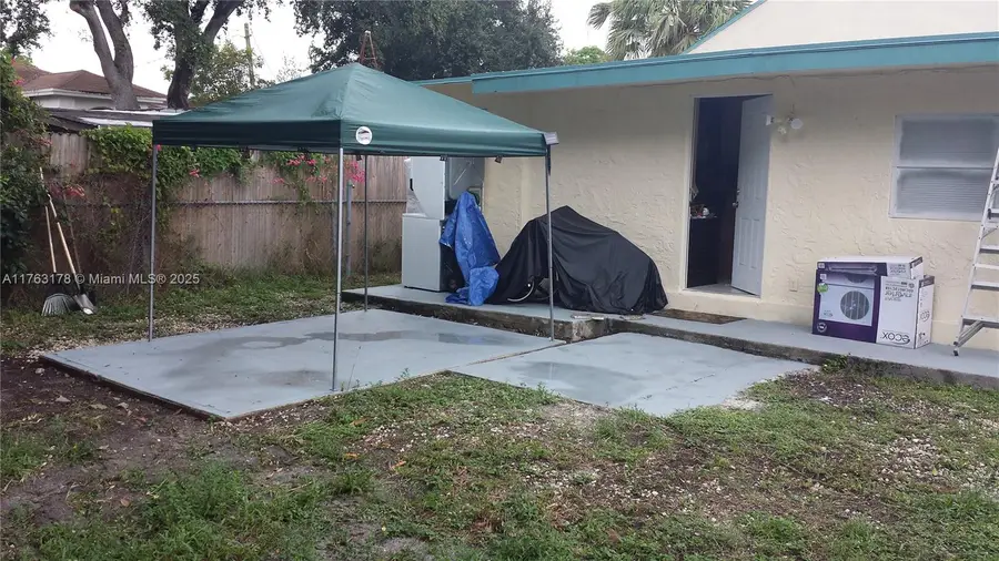 27 SW 7th St, Hallandale Beach, FL 33009 - #3