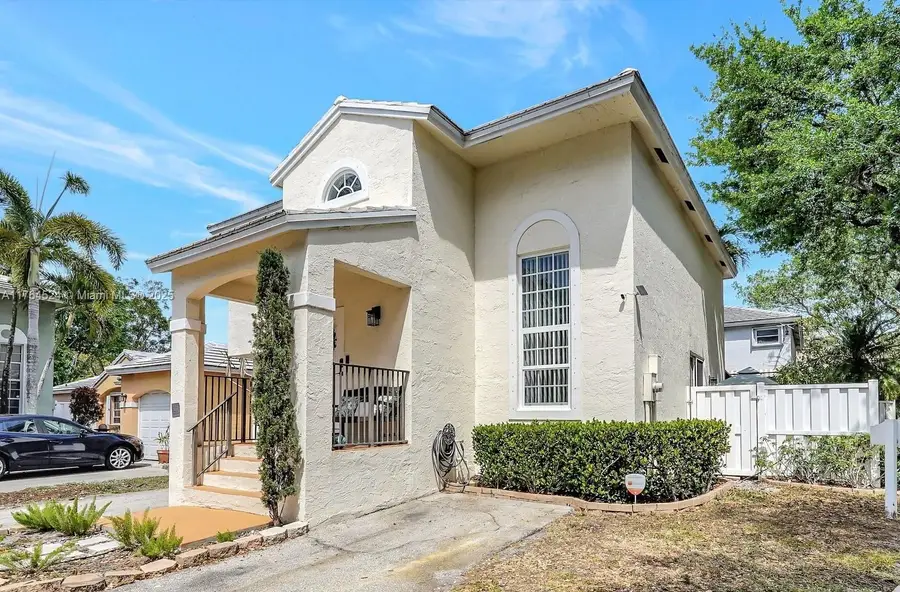 9900 NW 2nd Ct, Plantation, FL 33324 - Image #3