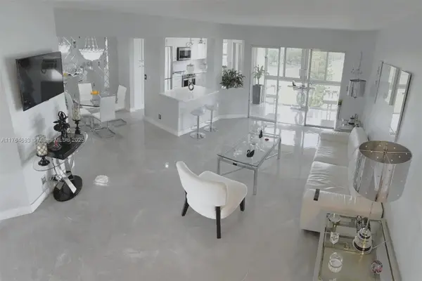 3836 Via Poinciana #604, Lake Worth, FL 33467