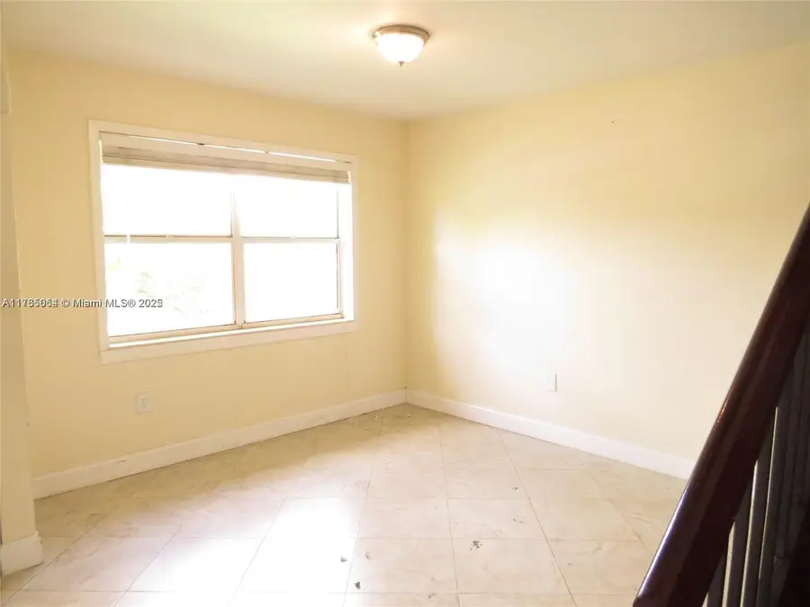 216 Lakeside Cir, Sunrise, FL 33326 - Image #3