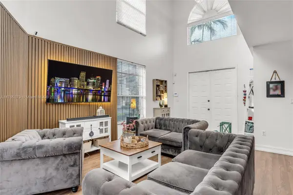 789 NE 195th St, Miami, FL 33179