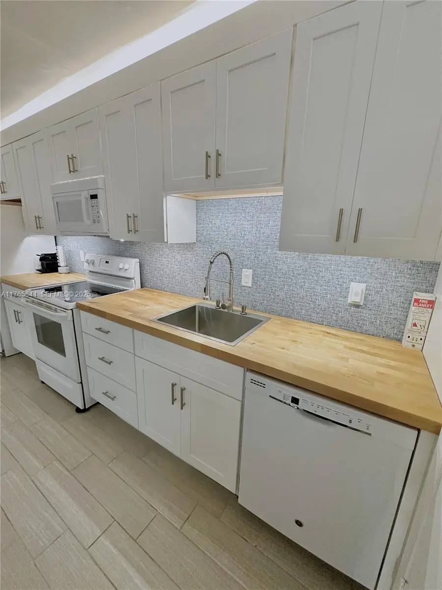 2201 NE 66th St #1301, Fort Lauderdale, FL 33308 - Image #1