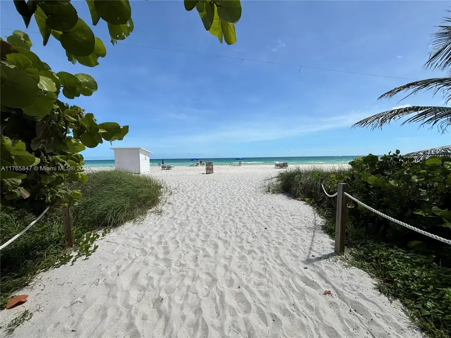 7900 Tatum Waterway Dr #413, Miami Beach, FL 33141 - Image #3