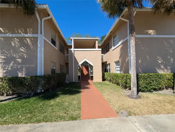 836 Twin Lakes Dr #19-B, Coral Springs, FL 33071