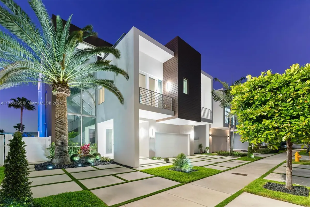 10561 NW 67th Ter, Doral, FL 33178 - Image #1