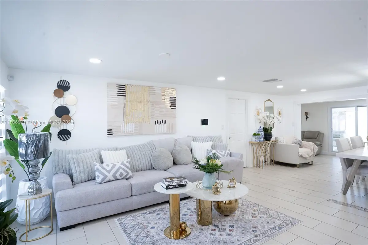 2904 W Xanthus St, Tampa, FL 33614 - Image #1