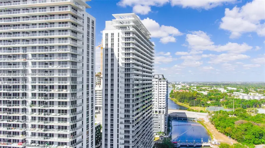 16385 Biscayne Blvd #707, North Miami Beach, FL 33160 - Image #3