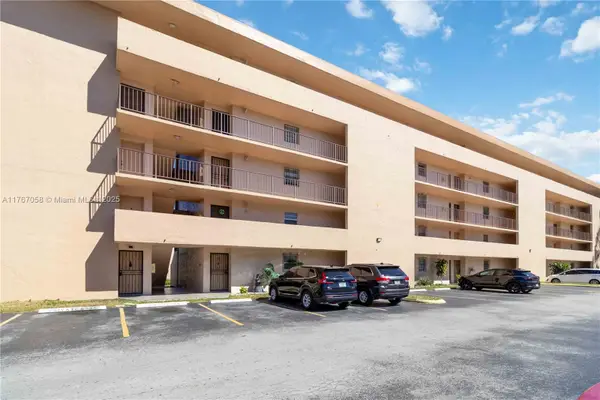 8895 Fontainebleau Blvd #504, Miami, FL 33172