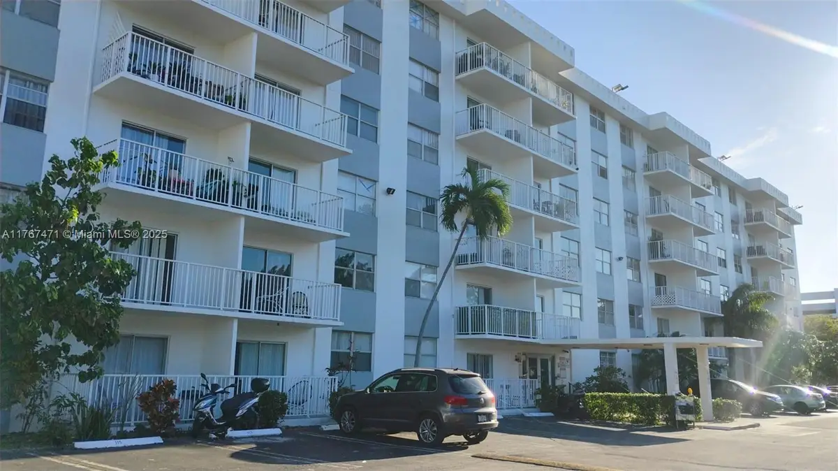 16465 NE 22nd Ave #114, North Miami Beach, FL 33160 - Image #1
