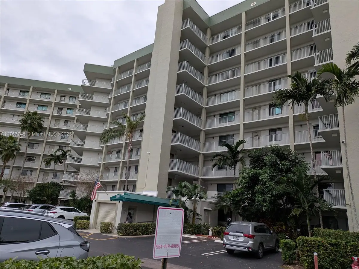 2334 S Cypress Bend Dr #602, Pompano Beach, FL 33069 - Image #1