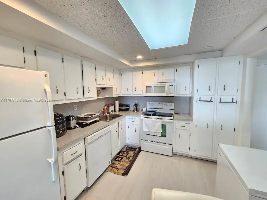 18031 Biscayne Blvd #603, Aventura, FL 33160 - #2