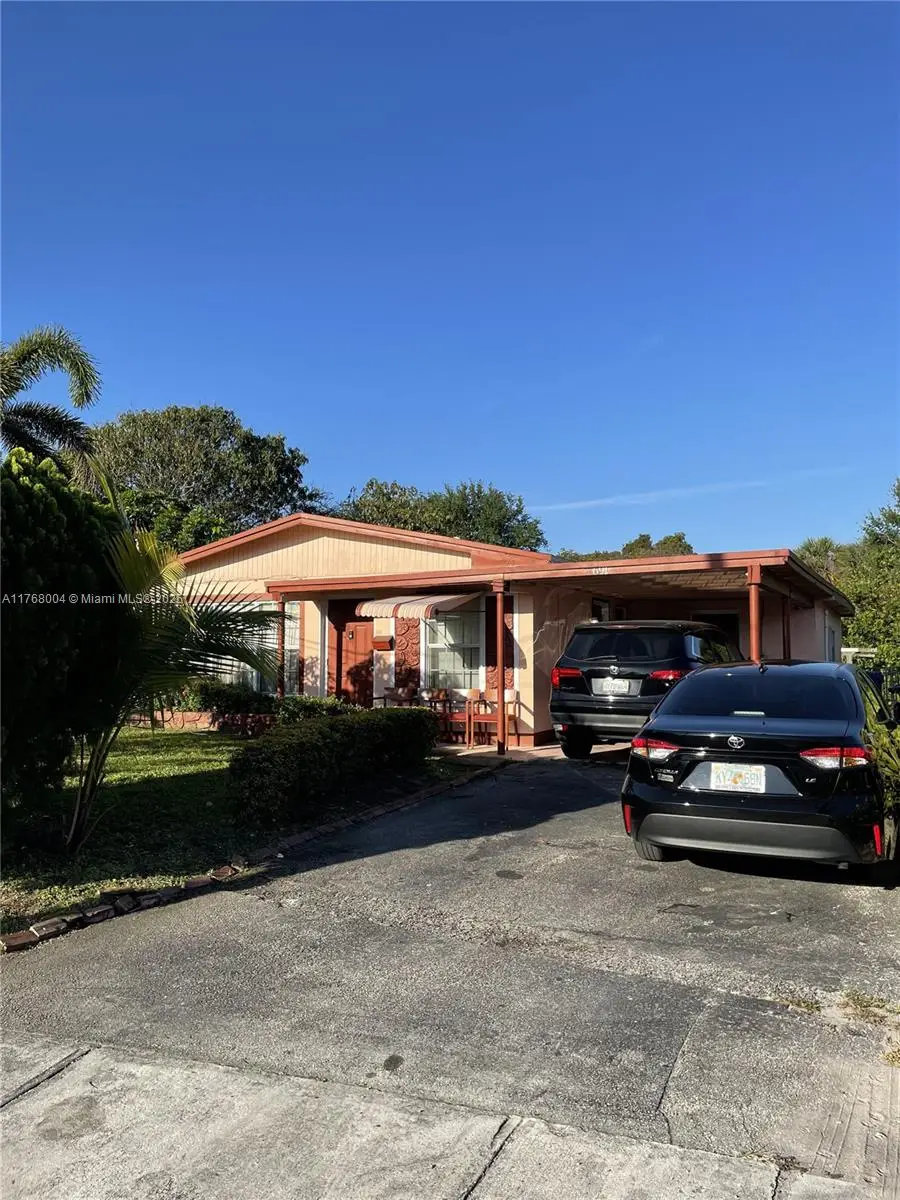691 NW 20th Ct, Pompano Beach, FL 33060 - #2
