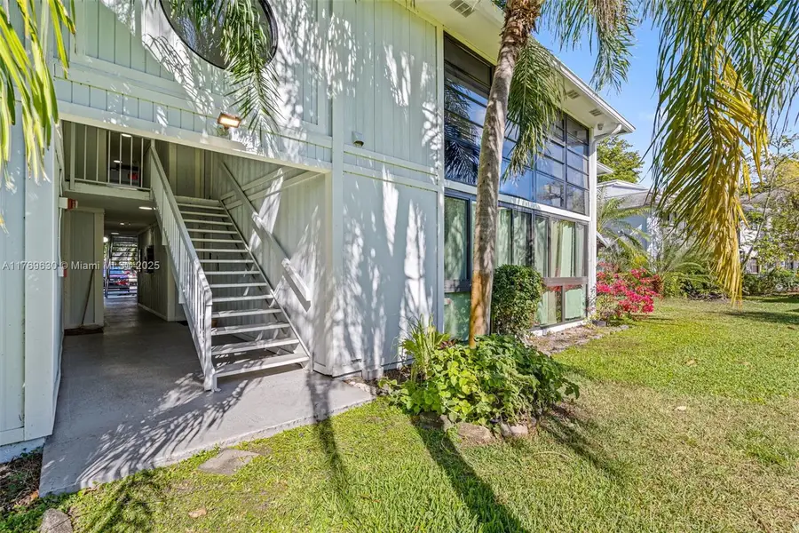 915 NE 199th St #202-15, Miami, FL 33179 - Image #3