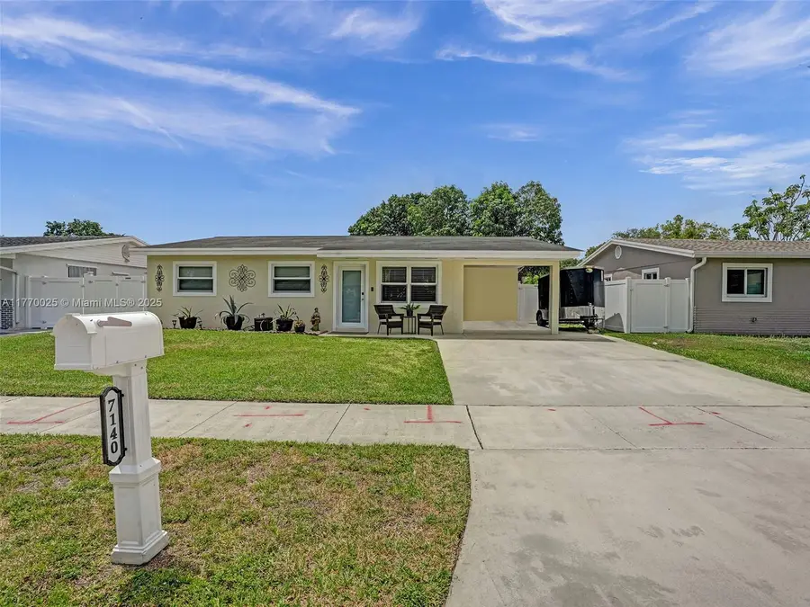 7140 Mcclellan St, Hollywood, FL 33024 - Image #3