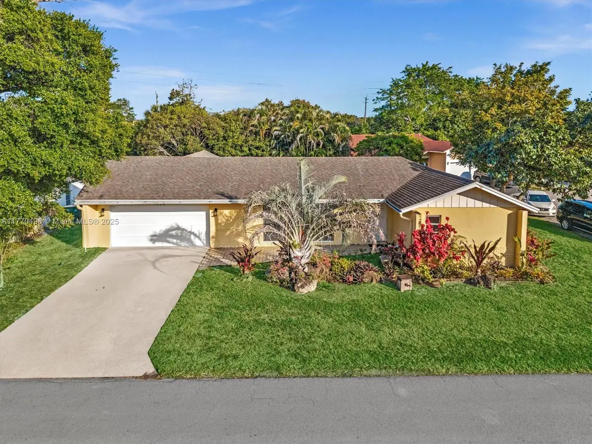 5404 Bayberry Ln, Tamarac, FL 33319 - Image #1