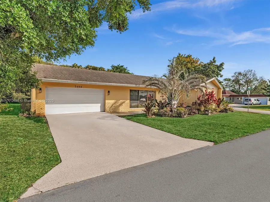 5404 Bayberry Ln, Tamarac, FL 33319 - Image #2