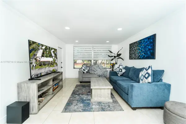 7500 NW 17th St #207, Plantation, FL 33313