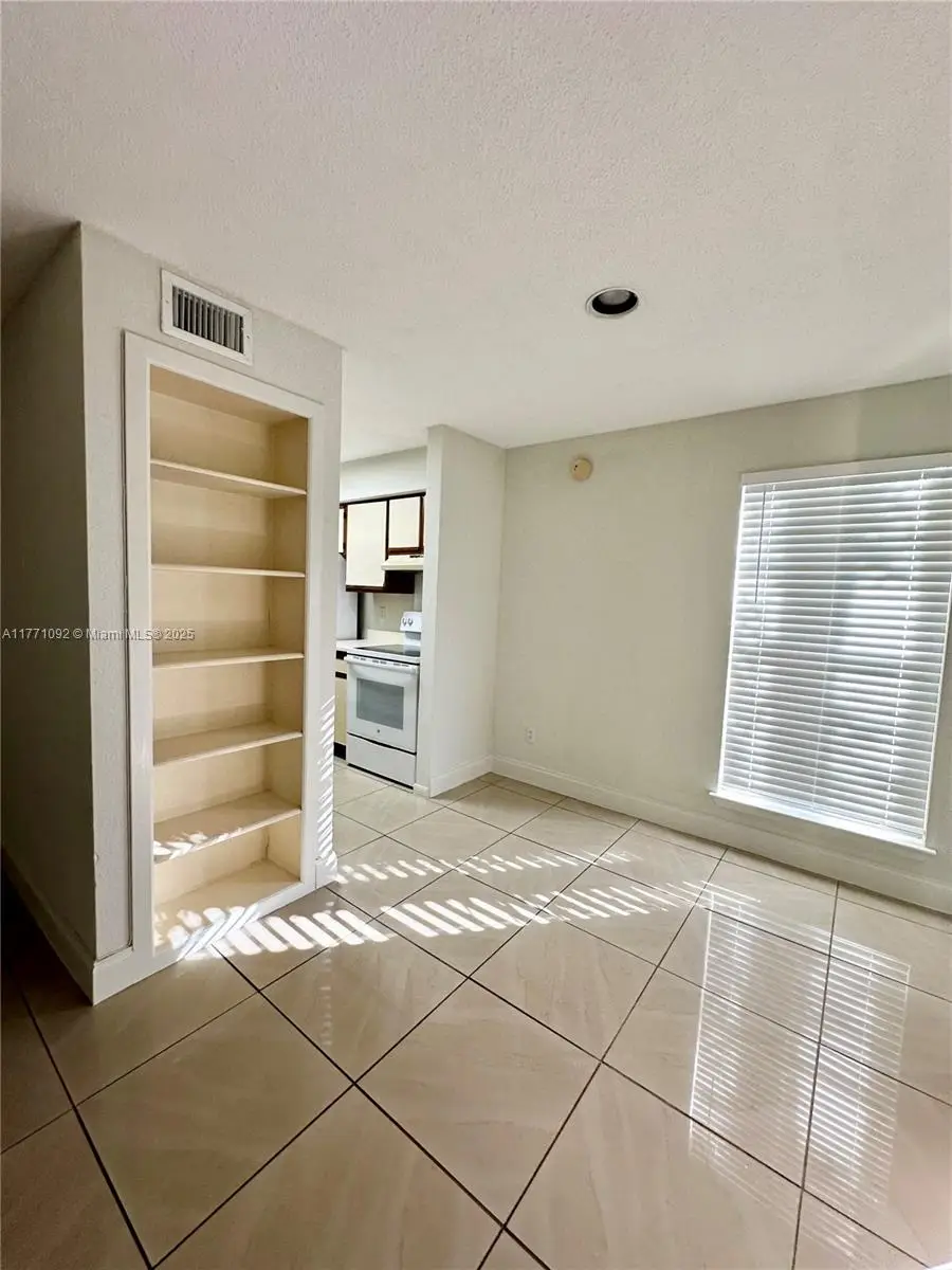 915 Riverside Dr #513, Coral Springs, FL 33071 - Image #3