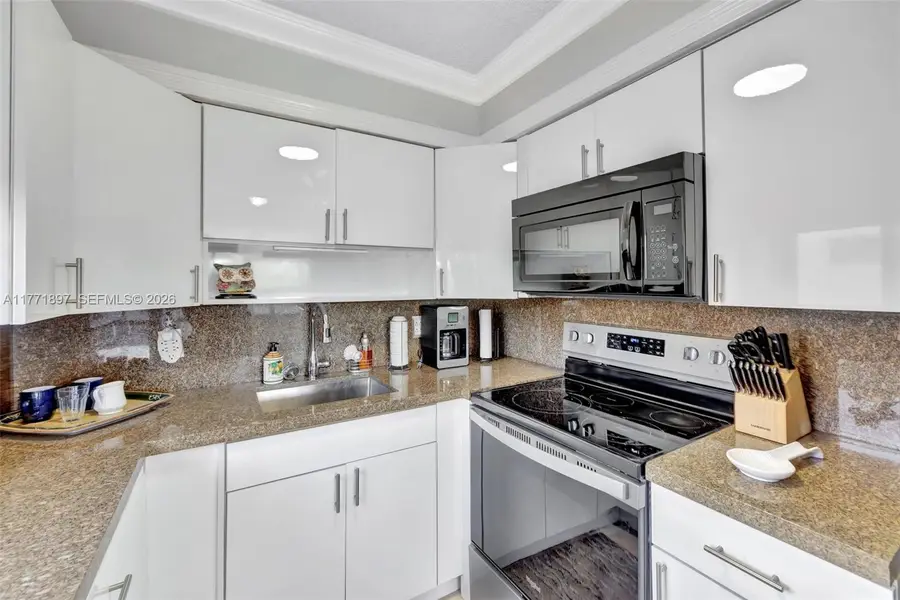 1012 SW 11th St #20N, Hallandale Beach, FL 33009 - #2