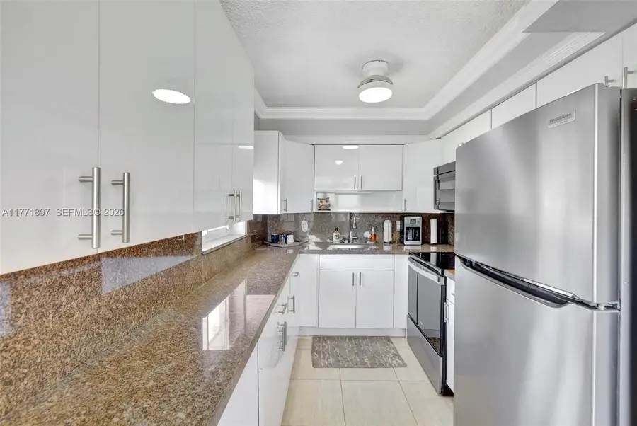 1012 SW 11th St #20N, Hallandale Beach, FL 33009 - #3