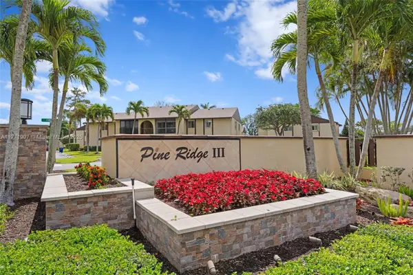 336 Pine Ridge Cir #B-1, Green Acres, FL 33463